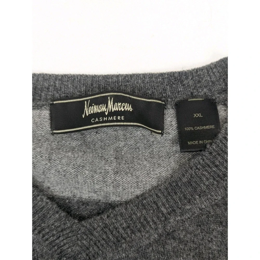 Neiman Marcus Cashmere V Neck Sweater Mens XXL Gray Striped Winter